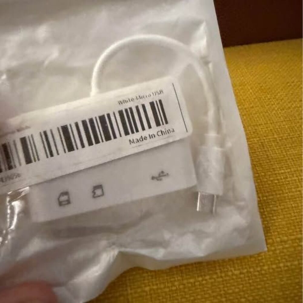 White Micro USB OTG Card Reader and USB Hub